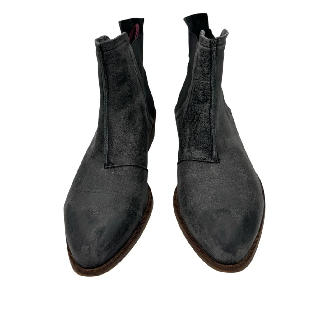 Women’s Made in Spain Gray and Black Leather Chelsea Boots - Size 37/ US 6.5-7